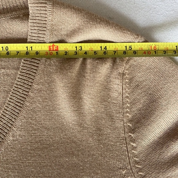 Victor Alfaro 100% wool tan classic v-neck sweater buttons at wrist - Picture 13 of 15